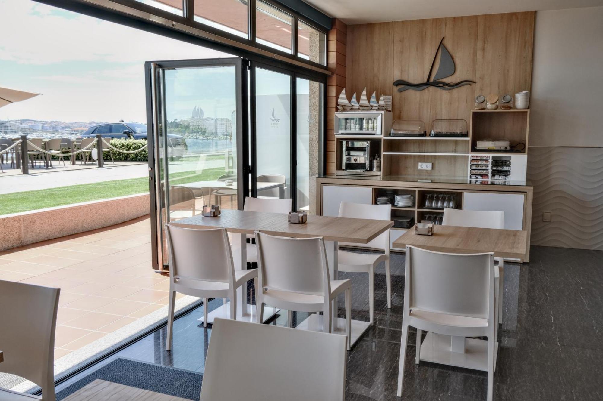 Hotel Mardevela Sanxenxo Bagian luar foto